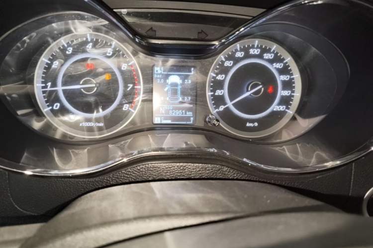 Used Baojun 560 2016 1.8L iAMT Luxury Model Odometer Close Up