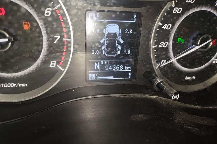Used Baojun 560 2016 1.8L iAMT Luxury Model Odometer Close Up