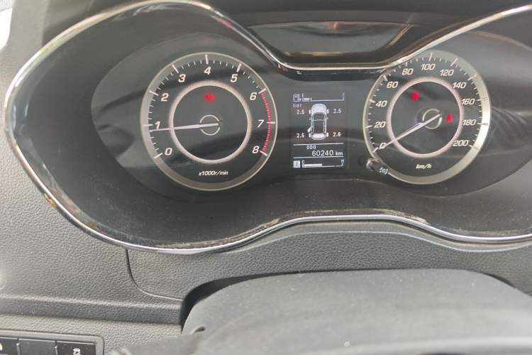 Used Baojun 560 2016 1.5T Manual Luxury Model Odometer Close Up