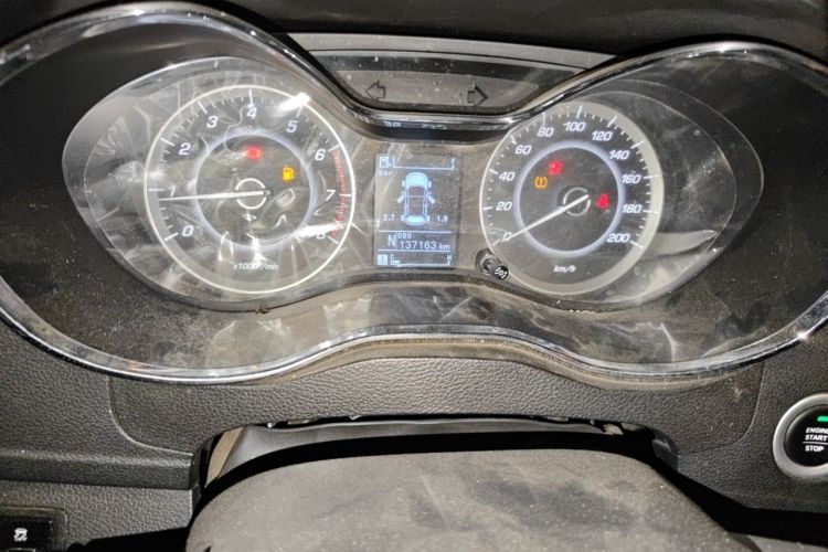 Used Baojun 560 2016 1.8L iAMT Luxury Model Odometer Close Up