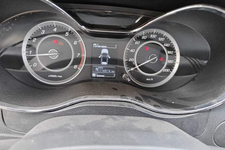 Used Baojun 560 2016 1.8L iAMT Elite Edition Odometer Close Up
