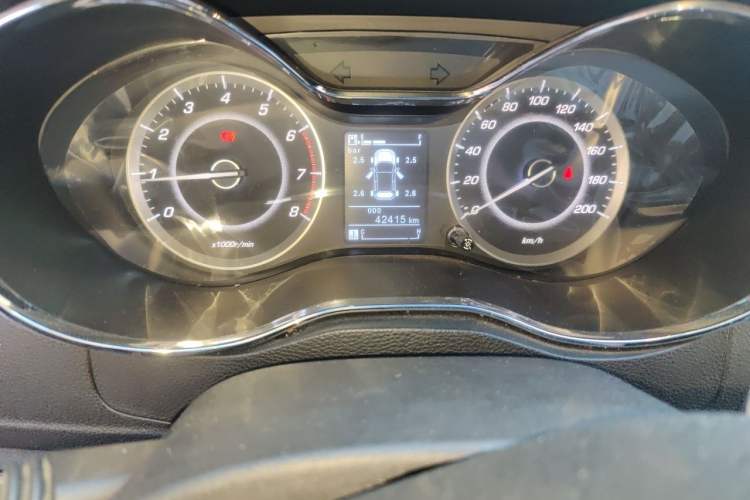 Used Baojun 560 2016 1.5T Manual Luxury Model Odometer Close Up