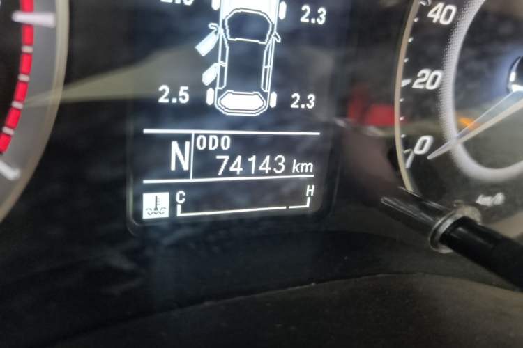 Used Baojun 560 2016 1.8L iAMT Luxury Model Odometer Close Up