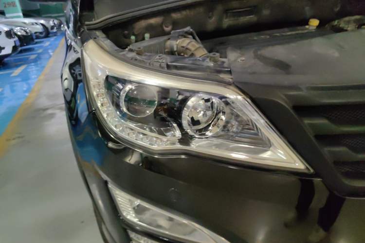 Used Baojun 560 2016 1.5T Manual Luxury Model Right Front Headlight