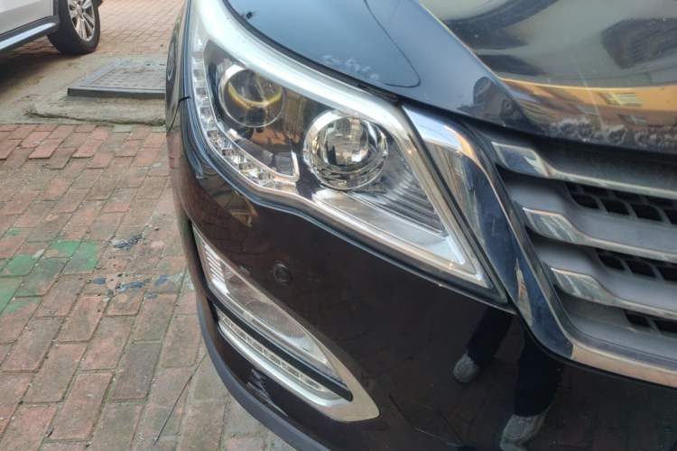 Used Baojun 560 2016 1.5T Manual Luxury Model Right Front Headlight