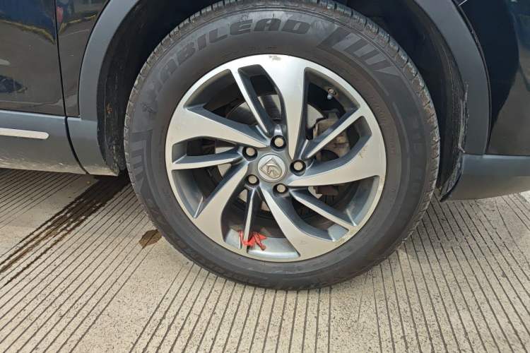 Used Baojun 560 2016 1.8L iAMT Luxury Model Right Front Wheel Hub