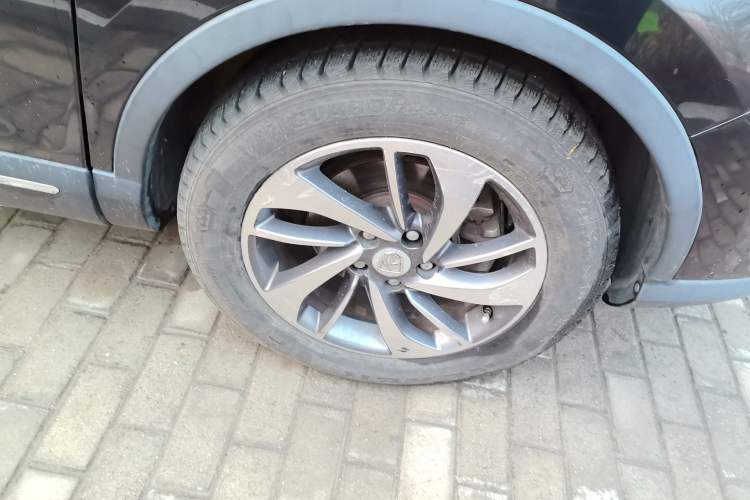 Used Baojun 560 2016 1.8L iAMT Luxury Model Right Front Wheel Hub