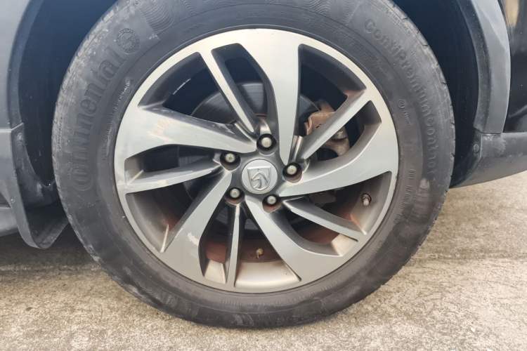 Used Baojun 560 2016 1.8L iAMT Luxury Model Right Front Wheel Hub