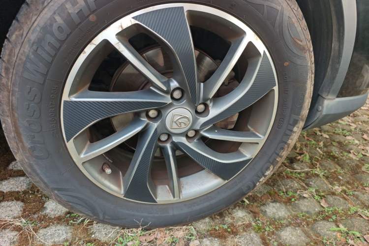 Used Baojun 560 2016 1.8L Manual Luxury Edition Right Front Wheel Hub