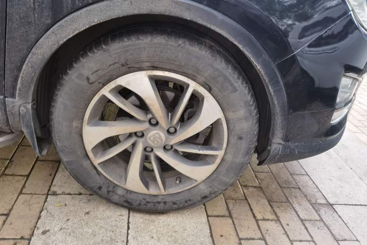 Used Baojun 560 2016 1.8L Manual Luxury Edition Right Front Wheel Hub