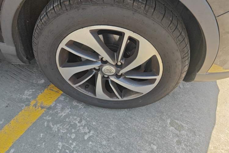 Used Baojun 560 2016 1.8L Manual Luxury Edition Right Front Wheel Hub