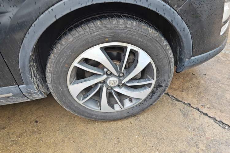 Used Baojun 560 2016 1.8L Manual Luxury Edition Right Front Wheel Hub