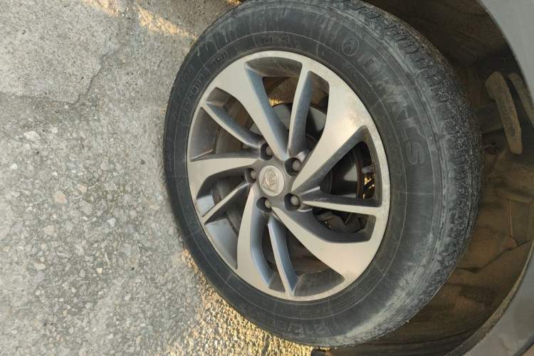 Used Baojun 560 2016 1.8L Manual Luxury Edition Right Front Wheel Hub