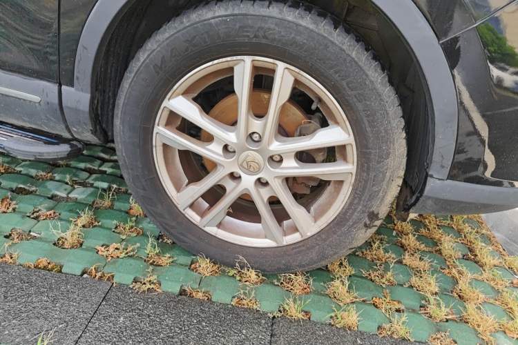 Used Baojun 560 2016 1.8L iAMT Elite Edition Right Front Wheel Hub