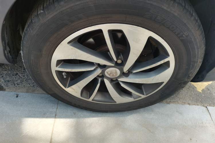Used Baojun 560 2016 1.8L Manual Luxury Edition Right Front Wheel Hub