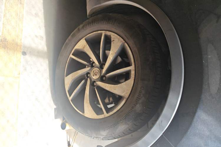 Used Baojun 560 2016 1.8L Manual Luxury Edition Right Front Wheel Hub