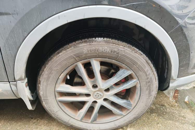 Used Baojun 560 2016 1.8L Manual Value Edition Right Front Wheel Hub
