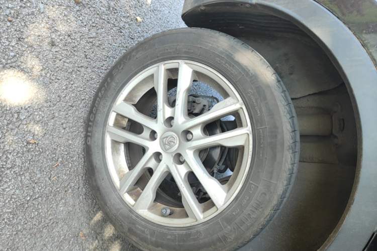 Used Baojun 560 2016 1.5T Manual Comfort Edition Right Rear Wheel Hub