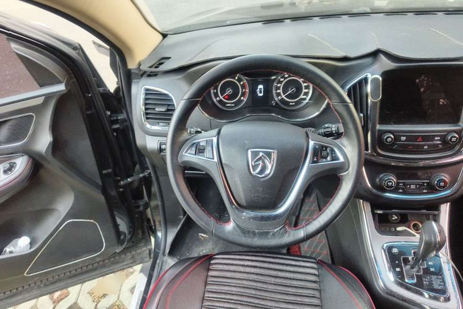 Used Baojun 560 2016 1.8L iAMT Luxury Model Steering Wheel