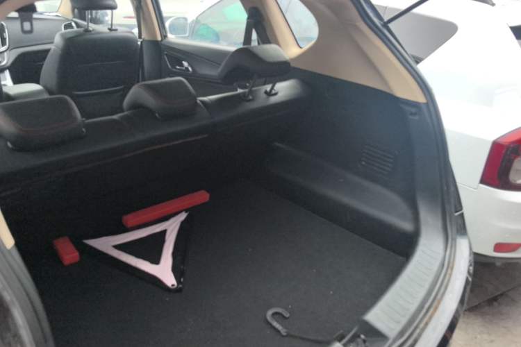 Used Baojun 560 2016 1.8L iAMT Luxury Model Trunk