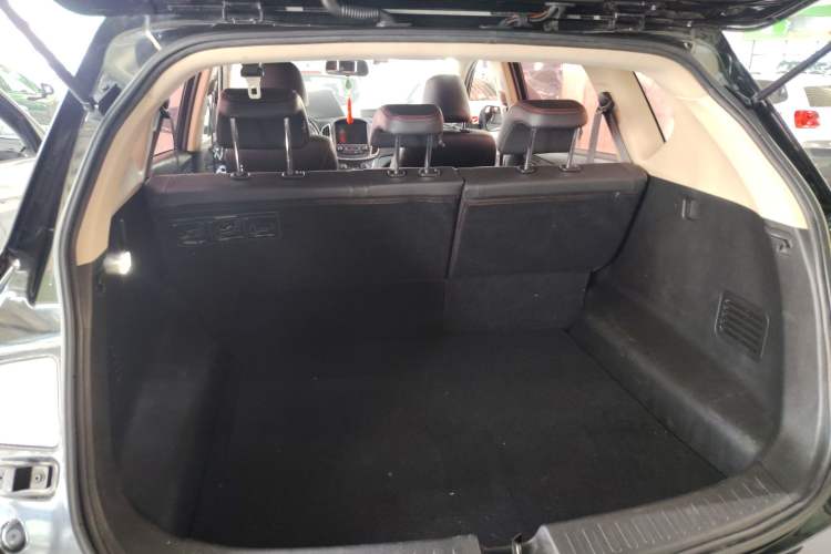 Used Baojun 560 2016 1.8L iAMT Luxury Model Trunk