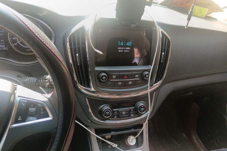 Used Baojun 560 2016 1.8L Manual Luxury Edition Audio And AC Panel