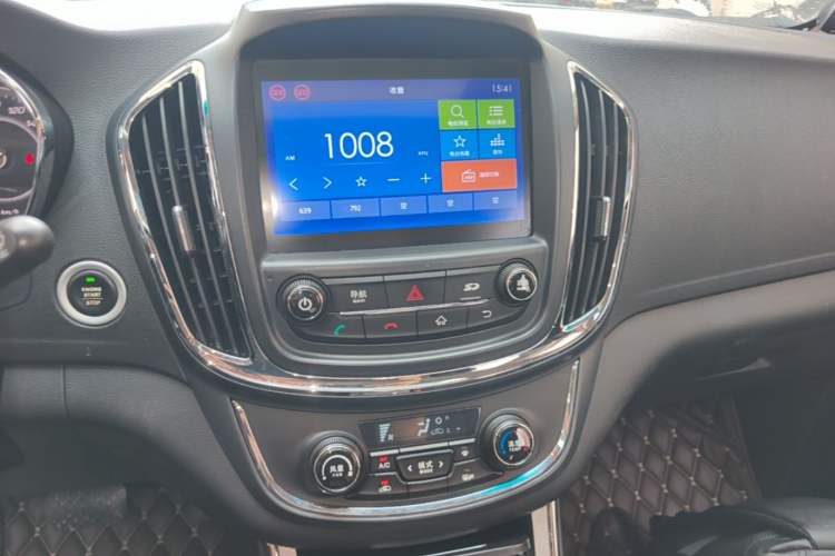 Used Baojun 560 2016 1.8L iAMT Luxury Model Audio And AC Panel