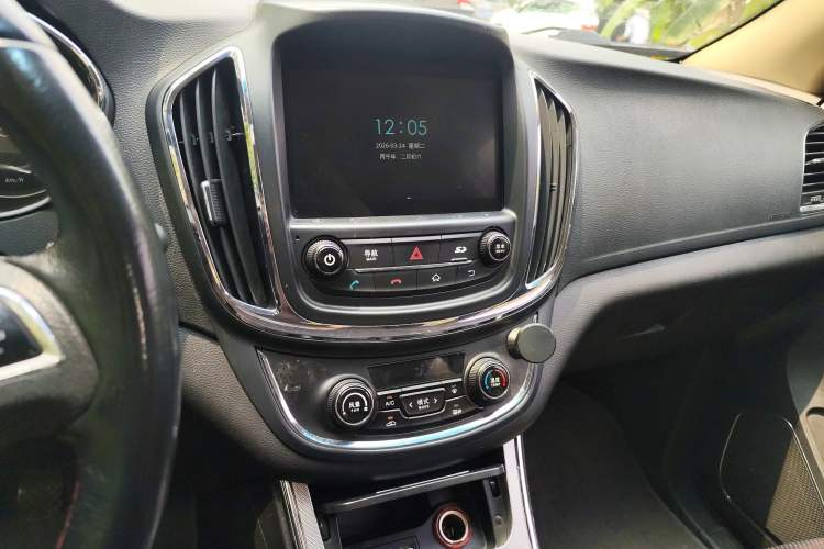 Used Baojun 560 2016 1.8L Manual Luxury Edition Audio And AC Panel