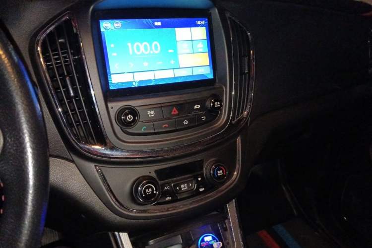 Used Baojun 560 2016 1.5T Manual Luxury Model Audio And AC Panel