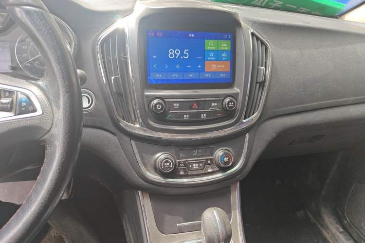 Used Baojun 560 2016 1.8L iAMT Luxury Model Audio And AC Panel