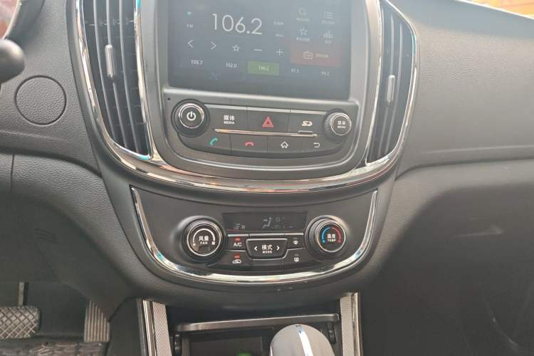Used Baojun 560 2016 1.8L iAMT Elite Edition Audio And AC Panel