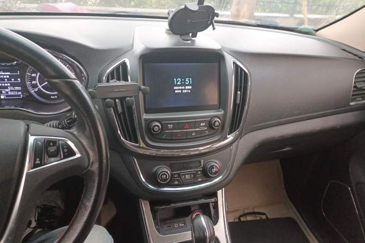 Used Baojun 560 2016 1.8L iAMT Luxury Model Audio And AC Panel