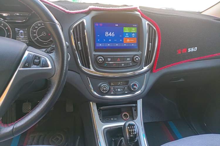 Used Baojun 560 2016 1.5T Manual Luxury Model Audio And AC Panel