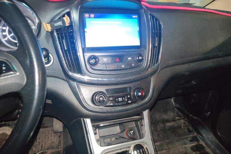 Used Baojun 560 2016 1.8L Manual Luxury Edition Audio And AC Panel