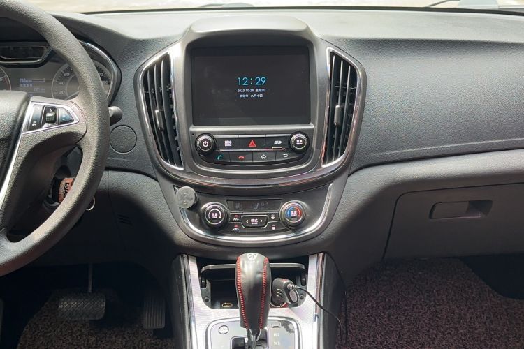 Used Baojun 560 2016 1.8L iAMT Elite Edition Audio And AC Panel