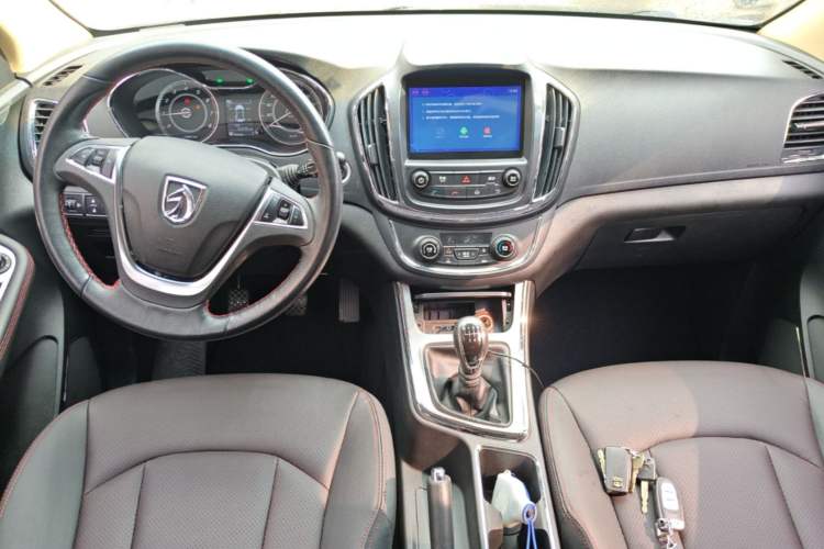 Used Baojun 560 2016 1.8L Manual Luxury Edition Center Console
