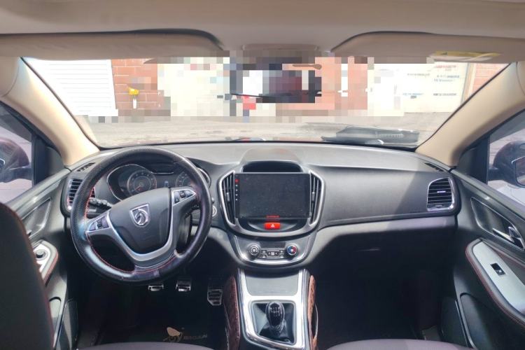 Used Baojun 560 2016 1.5T Manual Luxury Model Center Console