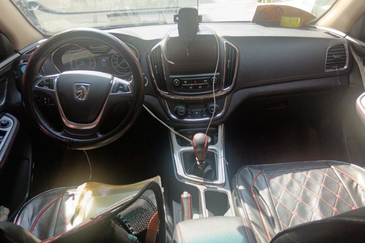 Used Baojun 560 2016 1.8L Manual Luxury Edition Center Console