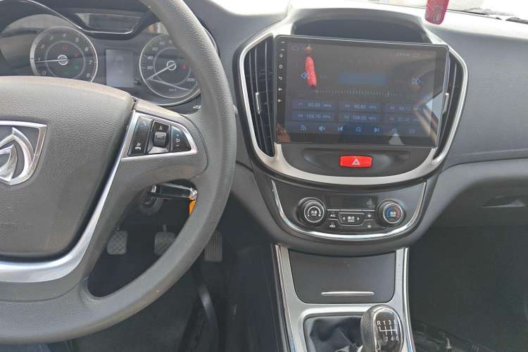 Used Baojun 560 2016 1.8L Manual Elite Edition Center Console