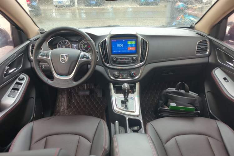 Used Baojun 560 2016 1.8L iAMT Luxury Model Center Console