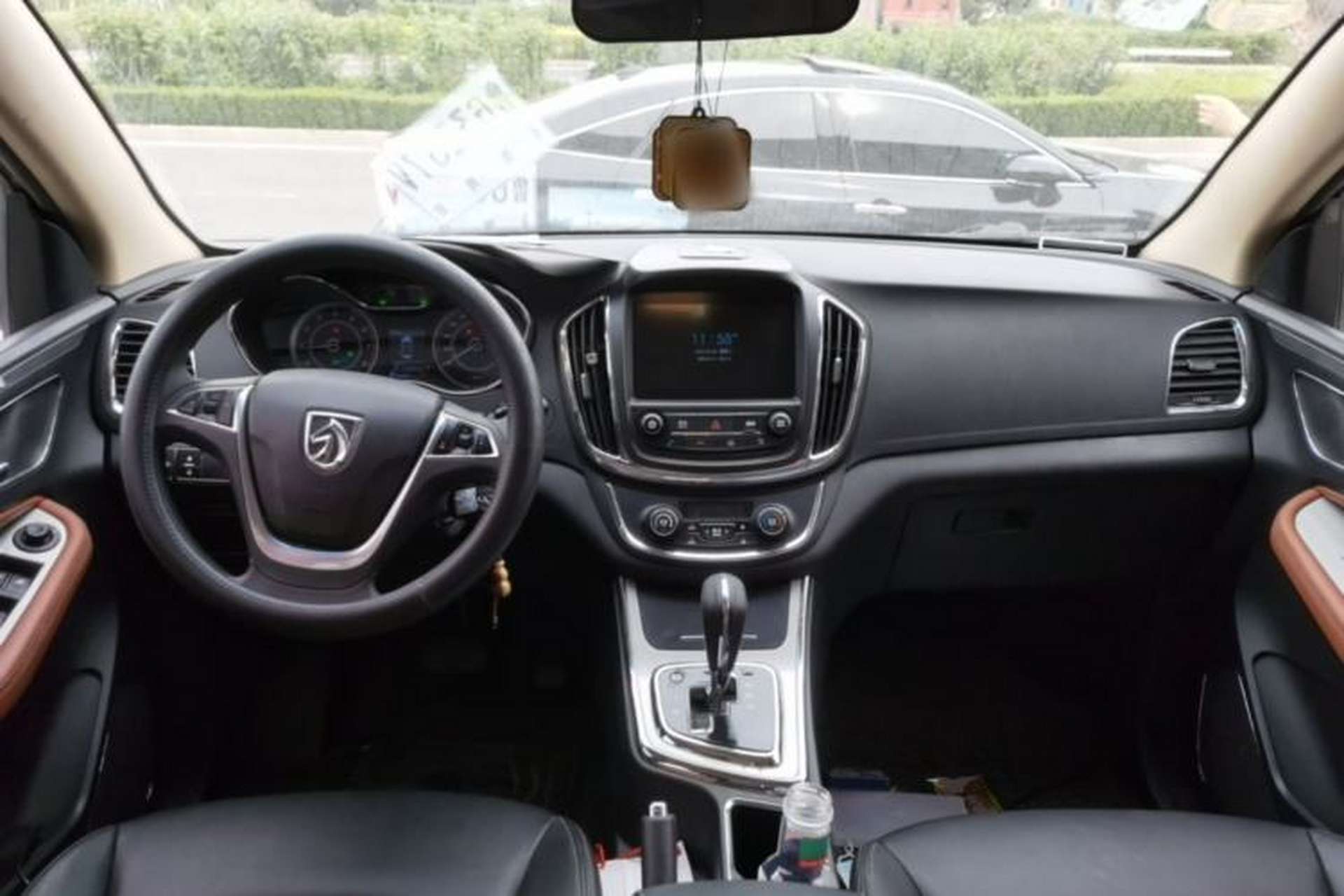 Used Baojun 560 2016 1.8L iAMT Elite Edition Center Console