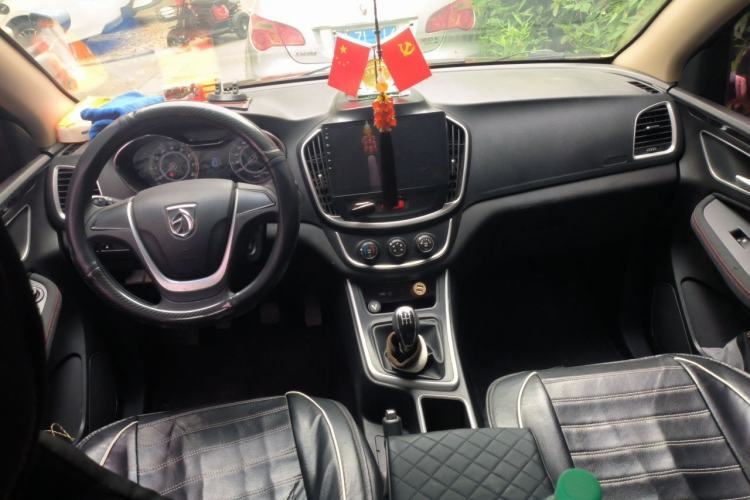 Used Baojun 560 2016 1.8L Manual Value Edition Center Console