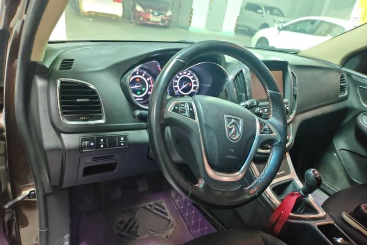 Used Baojun 560 2016 1.8L Manual Luxury Edition Center Console