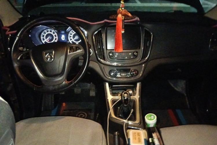 Used Baojun 560 2016 1.5T Manual Luxury Model Center Console