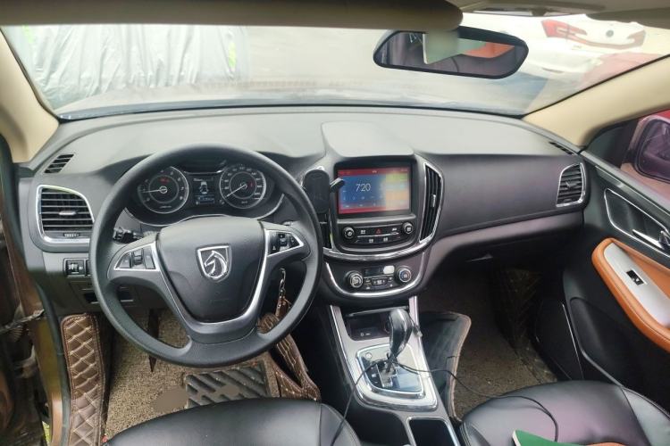 Used Baojun 560 2016 1.8L iAMT Elite Edition Center Console