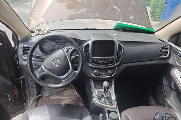 Used Baojun 560 2016 1.8L iAMT Luxury Model Center Console