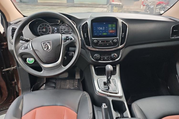 Used Baojun 560 2016 1.8L iAMT Elite Edition Center Console