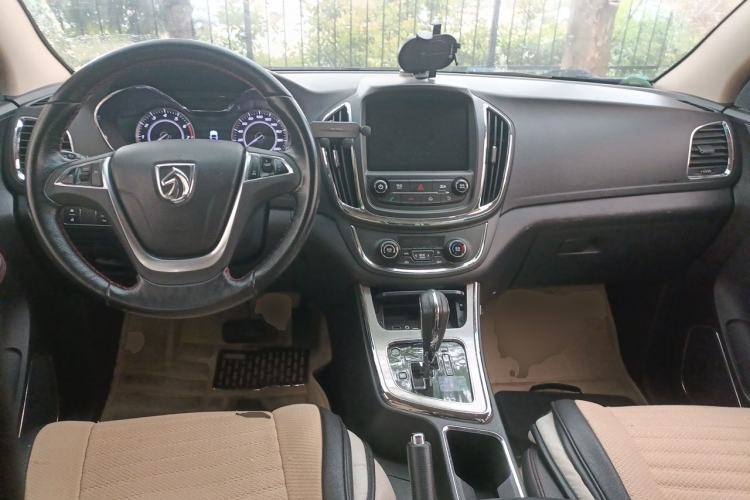 Used Baojun 560 2016 1.8L iAMT Luxury Model Center Console