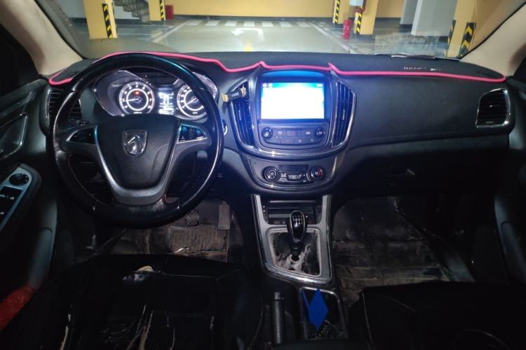 Used Baojun 560 2016 1.8L Manual Luxury Edition Center Console
