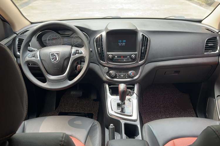 Used Baojun 560 2016 1.8L iAMT Elite Edition Center Console